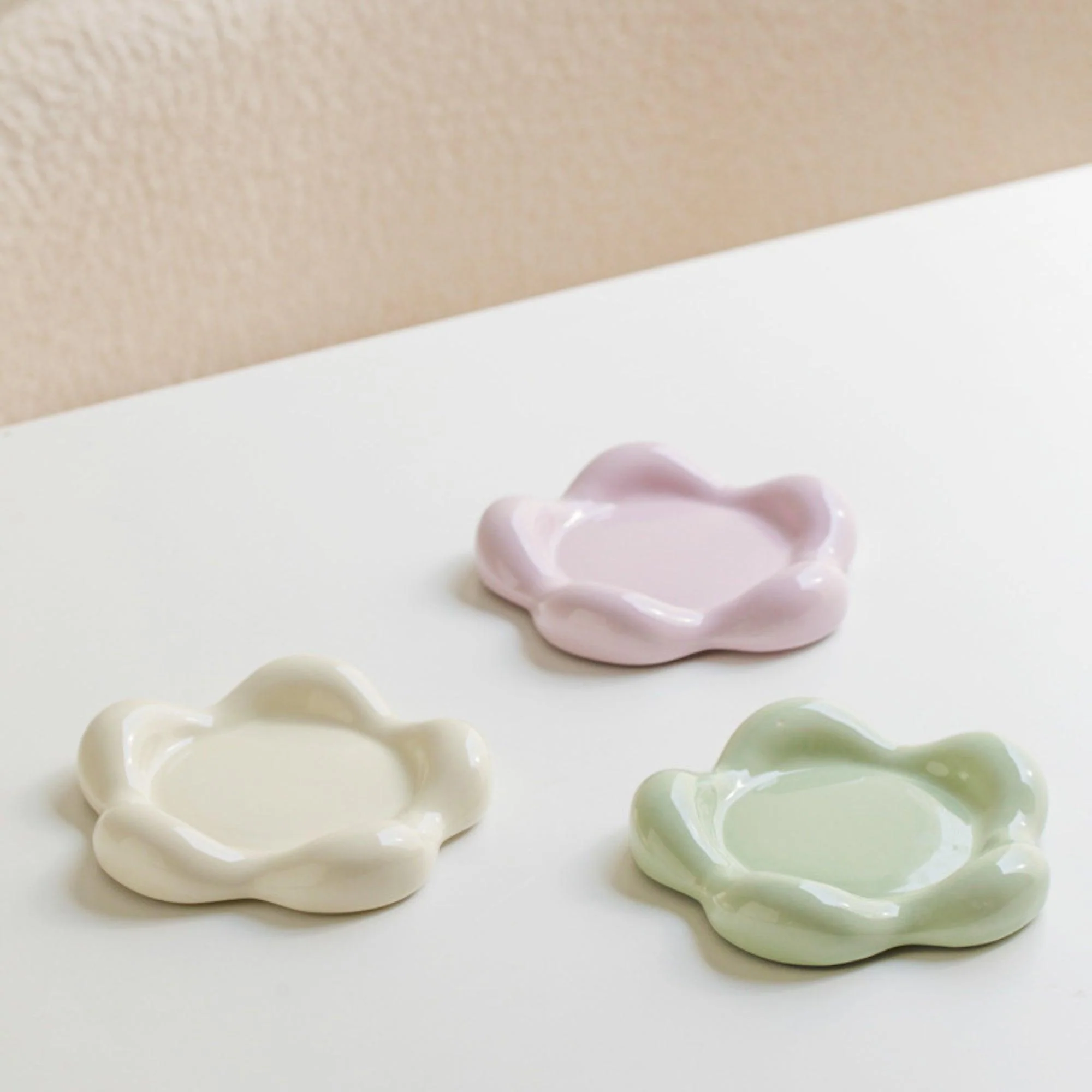 Flower-Shaped Ceramic Pet Food Plate Cat Bowl - Image 6